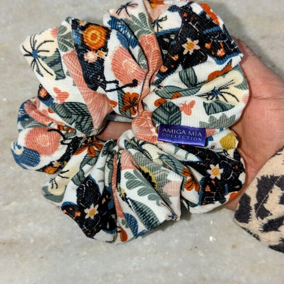 Corduroy scrunchie size large floral pastel colors hand crafted - Picture 6 of 6